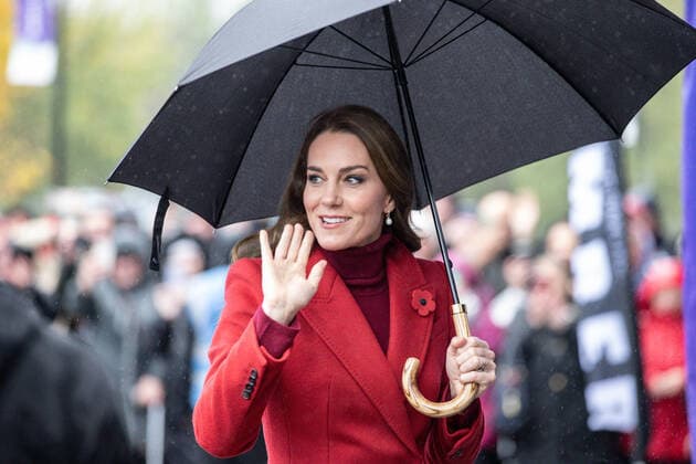 November 5, 2022, Wigan, Greater Manchester, United Kingdom: The Princess of Wales (Kate Middleton) waves to the crowds as she arrives at the DW Stadium during the Women s Rugby League World Cup match England Women vs Canada Women at DW Stadium, Wigan, United Kingdom, 5th November 2022. Wigan United Kingdom - ZUMAn307 20221105_zsa_n307_187 Copyright: xMarkxCosgrove NewsxImagesx