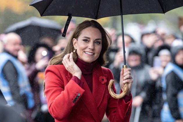 November 5, 2022, Wigan, Greater Manchester, United Kingdom: The Princess of Wales (Kate Middleton) waves to the crowds as she arrives at the during the Rugby League World Cup 2021 Quarter Final match England vs Papua New Guinea at DW Stadium, Wigan, United Kingdom, 5th November 2022. Wigan United Kingdom - ZUMAn307 20221105_zsa_n307_204 Copyright: xMarkxCosgrove NewsxImagesx
