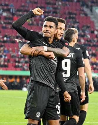 Sport Themen der Woche KW44 05.11.2022, xemx, Fussball 1.Bundesliga, FC Augsburg - Eintracht Frankfurt emspor, v.l. Ansgar Knauff (Eintracht Frankfurt) celebrate the goal, Der Torjubel zum 1:2 (DFL DFB REGULATIONS PROHIBIT ANY USE OF PHOTOGRAPHS as IMAGE SEQUENCES and or QUASI-VIDEO) Augsburg *** 05 11 2022, xemx, football 1 Bundesliga, FC Augsburg Eintracht Frankfurt emspor, v l Ansgar Knauff Eintracht Frankfurt celebrate the goal, The goal celebration to the 1 2 DFL DFB REGULATES PROHIBIT ANY USE OF PHOTOGRAPHS as IMAGE SEQUENCES and or QUASI VIDEO Augsburg