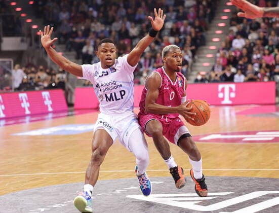 Sport Themen der Woche KW44 TJ Shorts II Telekom Baskets Bonn - Eric Washington MLP Academics Heidelberg Foto: Jörn Wolter *** TJ Shorts II Telekom Baskets Bonn Eric Washington MLP Academics Heidelberg Photo Jörn Wolter