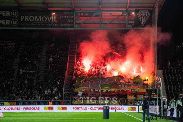 Supporters du RC Lens - Ambiance FOOTBALL : Angers SCO vs RC Lens - Ligue 1 - Journee 14 - 05 11 2022 BaptisteAutissier Panoramic 
