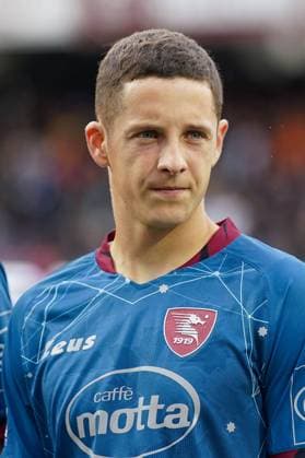 US Salernitana 1919 v US Cremonese - Serie A Domagoj Bradaric of US Salernitana looks on during the Serie A match between US Salernitana 1919 and US Cremonese at Stadio Arechi, Salerno, Italy on 5 November 2022. Salerno Salerno Italy  Copyright: xGiuseppexMaffiax originalFilename:maffia-ussalern221105_npVBI.jpg