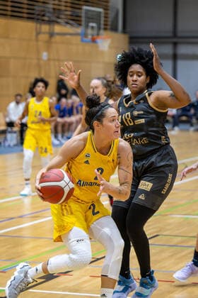 Basketball Berlin 05 11 2022 Season 2022 2023 1 Bundesliga DBBL Alba Berlin inexio Royals Saarlouis Stefanie Grigoleit Alba, No 02 Brianna Lee Rollerson Saarlouis, No 18