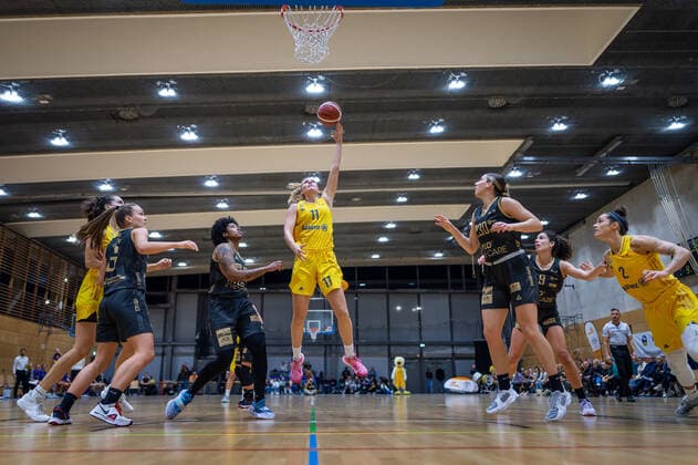 Basketball Berlin 05 11 2022 Season 2022 2023 1 Bundesliga DBBL Alba Berlin inexio Royals Saarlouis Nina Rosemeyer Alba, No 11 Brianna Lee Rollerson Saarlouis, No 18 Isabelle Spingola Saarlouis, No 30