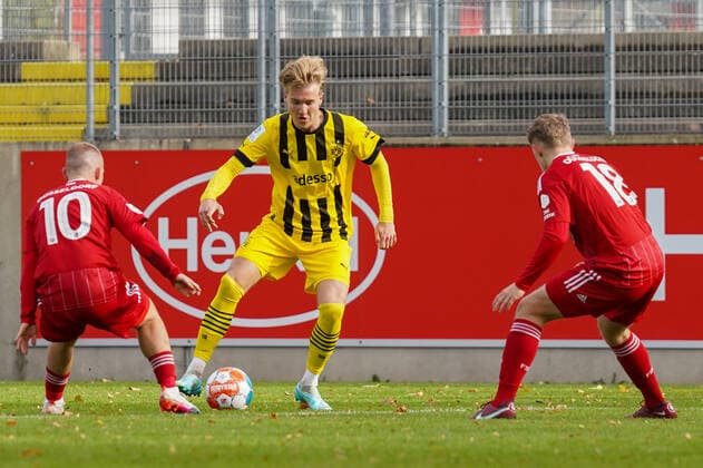 Sunday, 06 11 2022 Season 2022 2023 8 Matchday A Junior Bundesliga, U19 Bundesliga at Paul Janes Stadion, Düsseldorf, Germany Fortuna Düsseldorf 95 U19 BV Borussia Dortmund U19 Julian Rijkhoff Borussia Dortmund U19 9