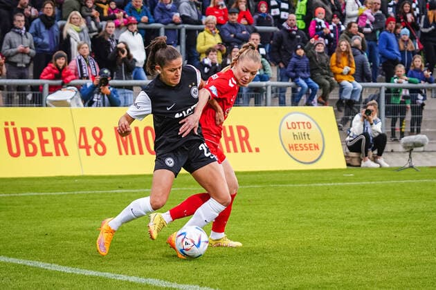 Frankfurt, Germany, November 6th 2022: Laura Feiersinger (27 Frankfurt) and Weronika Zawistowska (24 Koeln) Copyright: xNorinaxToenges SportsxPressxPhotx spp-en-NoToPrPh-SGE - FCK-04375