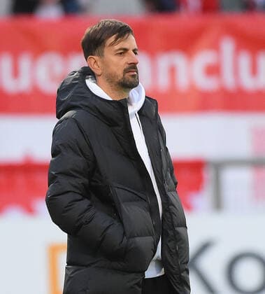 06 11 2022, xhbx, football 1 Bundesliga ladies, Eintracht Frankfurt women 1 FC Koeln emspor, v l coach Niko Arnautis Eintracht Frankfurt ladies DFL DFB REGULATIONS PROHIBIT ANY USE OF PHOTOGRAPHS as IMAGE SEQUENCES and or QUASI VIDEO Frankfurt am Main