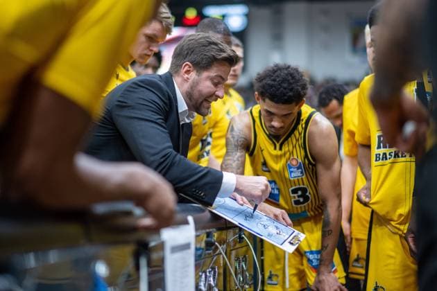 Josh King MHP Riesen Ludwigsburg, Head Coach , GER, MHP Riesen Ludwigsburg vs Hamburg Towers, Basketball, Bundesliga, easycredit BBL, Spieltag 6, Spielzeit 2022 2023, 06 11 2022, GER, MHP Riesen Ludwigsburg vs Hamburg Towers, Basketball, Bundesliga, easycredit BBL, Spieltag 6, Spielzeit 2022 2023, 06 11 2022 Ludwigsburg Copyright: xEibner-Pressefoto SaschaxWaltherx EP_EER
