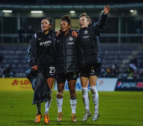 Frankfurt, Germany, November 6th 2022: Laura Feiersinger (27 Frankfurt), Shekiera Martinez (9 Frankfurt) and Sophia Kleinherne (4 Frankfurt) after the FLYERALARM Frauen-Bundesliga match between Eintracht Frankfurt and 1. FC Koeln at the Stadium at Brentanobad in Frankfurt am Main, Germany. (Norina Toenges Sports Press Photo SPP) Copyright: xNorinaxToenges SportsxPressxPhotx spp-en-NoToPrPh-SGE - FCK-04666
