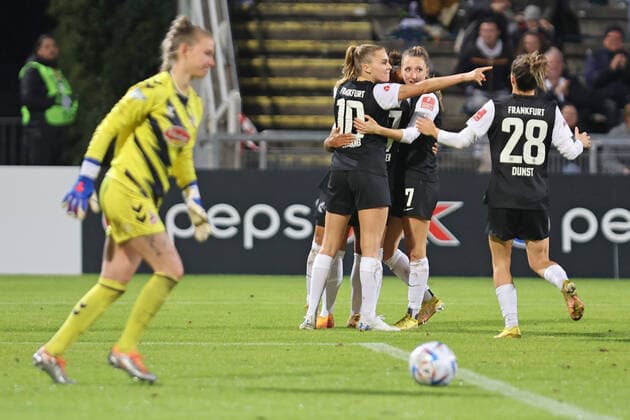 Goal to 1 0 by Shekiera Martinez Eintracht Frankfurt Women, No 9 , Goal celebration with Laura Freigang Eintracht Frankfurt Women, No 10 and Lara Prasnikar Eintracht Frankfurt Women, No 7 , Eintracht Frankfurt Women 1 FC Köln Women, Football Bundesliga Women, 1 Bundesliga, Women Bundesliga, Season 2022 2023, 6 11 2022, Women Bundesliga Flyeralarm, Flyeralarm Women Bundesliga