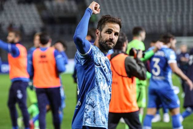 Foto Stefano Nicoli LaPresse 6 Novembre 2022 Como, Italia - calcio - Como vs Venezia - Campionato di calcio Serie BKT 2022 2023 - Stadio Giuseppe Sinigaglia. Nella foto: Cesc Fabregas esulta a fine gara November 6, 2022 Brescia, Italy - sport, soccer - Como vs Venezia - Italian Football Championship League BKT 2022 2023 - Giuseppe Sinigaglia stadium. In the pic: Cesc Fabregas celebrates at the end of the game  Copyright: xStefanoxNicoli LaPressex