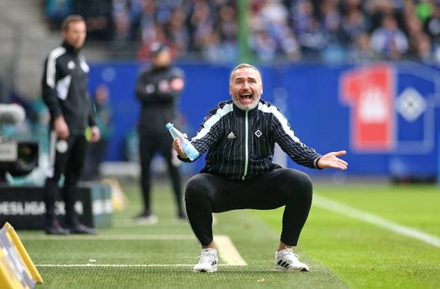 Sport Themen der Woche KW44 Sport Bilder des Tages 06.11.2022, Fussball 2. Bundesliga 2022 2023, 15. Spieltag, Hamburger SV - SSV Jahn Regensburg , im Volksparkstadion Hamburg. Trainer Tim Walter (Hamburg) ***DFL and DFB regulations prohibit any use of photographs as image sequences and or quasi-video.*** *** 06 11 2022, Football 2 Bundesliga 2022 2023, Matchday 15, Hamburger SV SSV Jahn Regensburg , at Volksparkstadion Hamburg Coach Tim Walter Hamburg DFL and DFB regulations prohibit any use of photographs as image sequences and or quasi video