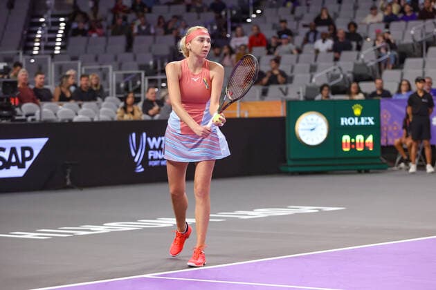 FORT WORTH, TX - NOVEMBER 06: Lyudmyla Kichenok (UKR) serves during the WTA, Tennis Damen Finals on November 6, 2022 at Dickies Arena in Fort Worth, TX. (Photo by George Walker Icon Sportswire) TENNIS: NOV 06 WTA Finals Icon22110610