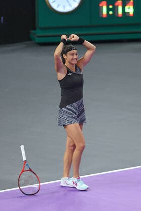 FORT WORTH, TX - NOVEMBER 06: Caroline Garcia (FRA) celebrates a win during the WTA, Tennis Damen Finals on November 6, 2022 at Dickies Arena in Fort Worth, TX. (Photo by George Walker Icon Sportswire) TENNIS: NOV 06 WTA Finals Icon22110664
