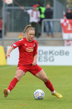 Zawistowska Weronika, FC Koeln, 24 , GER, Eintracht Frankfurt vs FC Koeln,Football, Women, Bundesliga,Matchday 7,Season 2022 2023, 06 11 2022, DFL DFBB REGULATIONS PROBHIT ANY USE OF PHOTOGRAPHERS as IMAGE SEQUENCES and or QUASI VIDEO , GER, Eintracht Frankfurt vs FC Koeln,Football, Women, Bundesliga,Matchday 7,Season 2022 2023, 06 11 2022, Frankfurt Copyright: xEibner-Pressefoto UlrichxScherbax EP_EER