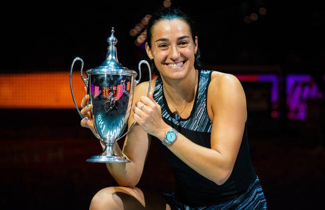 November 7, 2022, FORT WORTH, TEXAS, UNITED STATES: Caroline Garcia of France poses with the champions trophy after winning the final of the 2022 WTA, Tennis Damen Finals Fort Worth tennis tournament against Aryna Sabalenka of Belarus FORT WORTH UNITED STATES - ZUMAa181 20221107_zaa_a181_080 Copyright: xRobxPrangex