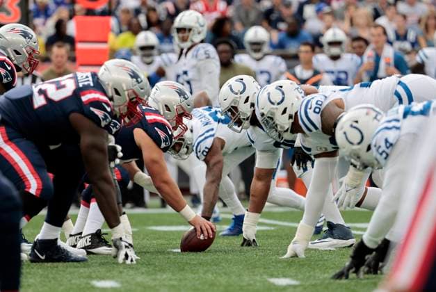 FOXBOROUGH, MA - NOVEMBER 06: The line of scrimmage during a game between the New England Patriots and the Indianapolis Colts on November 6, 2022, at Gillette Stadium in Foxborough, Massachusetts. (Photo by Fred Kfoury III Icon Sportswire) NFL, American Football Herren, USA NOV 06 Colts at Patriots Icon482221106148