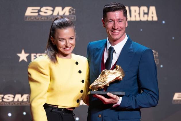 November 9, 2022, Barcelona, Spain: ANNA LEWANDOSKA and ROBERT LEWANDOWSKI of FC Barcelona, Barca during the Golden Shoe award ceremony at Antiga Fabrica Estrella Damm in Barcelona, Spain. Barcelona Spain - ZUMAd159 20221109_zia_d159_046 Copyright: xGerardxFrancox