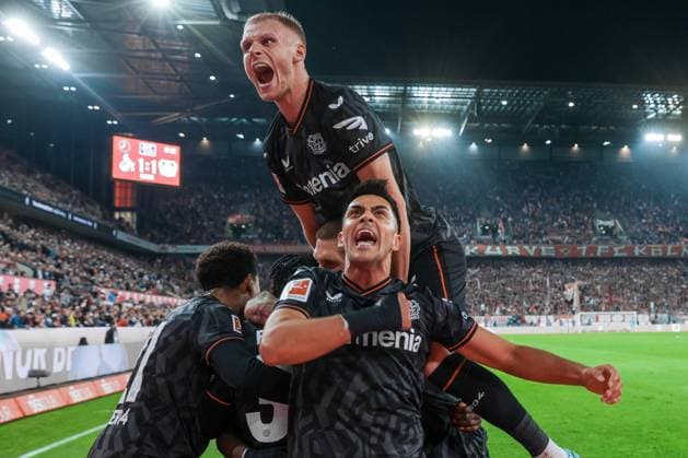 Bilder des Jahres, Sport 11 November Sport Themen der Woche KW45 Sport Bilder des Tages 09.11.2022, Fussball, Saison 2022 2023, 1. Bundesliga, 14. Spieltag, 1. FC Köln - Bayer 04 Leverkusen, v. l. Amine Adli (Bayer 04 Leverkusen), Nadiem Amiri (Bayer 04 Leverkusen), Mitchel Bakker (Bayer 04 Leverkusen) bejubeln das Tor zum 1:2 durch Moussa Diaby (Bayer 04 Leverkusen), xRHR-FOTO DEx *** 09 11 2022, Football, 2022 2023 season, 1 Bundesliga, 14 matchday, 1 FC Köln Bayer 04 Leverkusen, f l Amine Adli Bayer 04 Leverkusen , Nadiem Amiri Bayer 04 Leverkusen , Mitchel Bakker Bayer 04 Leverkusen celebrate the goal to 1 2 by Moussa Diaby Bayer 04 Leverkusen , xRHR PHOTO DEx Copyright: DennisxEwert RHR-FOTOx RHR-FOTO DE