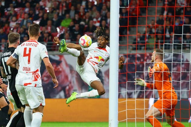 Bilder des Jahres, Sport 11 November Sport Themen der Woche KW45 Sport Bilder des Tages 09.11.2022, xtgx, Fussball 1. Bundesliga, RB Leipzig - SC Freiburg emspor, v.l. Mohamed Simakan (Leipzig, 2) schiesst Tor, Torschuetze, erzielt Tor, Treffer, scores the goal 1:0 (DFL DFB REGULATIONS PROHIBIT ANY USE OF PHOTOGRAPHS as IMAGE SEQUENCES and or QUASI-VIDEO) Leipzig *** 09 11 2022, xtgx, football 1 Bundesliga, RB Leipzig SC Freiburg emspor, v l Mohamed Simakan Leipzig, 2 shoots goal, goal scorer, scores goal, scores the goal 1 0 DFL DFB REGULATES PROHIBIT ANY USE OF PHOTOGRAPHS as IMAGE SEQUENCES and or QUASI VIDEO Leipzig