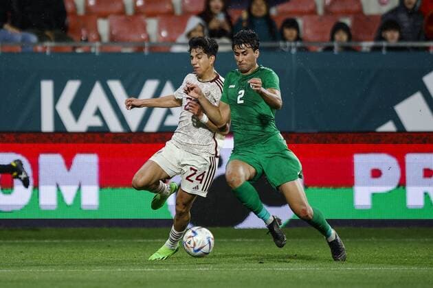 RECORD DATE NOT STATED Seleccion Mexicana 2022 Mexico 4-0 Irak (L-R), Kevin Alvarez of Mexico and Munaf Younus of Iraq during the game Mexico (Mexican national team, Nationalteam vs Iraq, friendly match of preparation prior to the start of the FIFA World Cup, WM, Weltmeisterschaft, Fussball Qatar 2022, at Montilivi Municipal Stadium, on November 9, 2022. <br><br> (I-D), Kevin Alvarez de Mexico y Munaf Younus de Irak durante el partido Mexico (Seleccion Nacional Mexicana) vs Irak,amistoso de preparacion previo al inicio de la Copa Mundial de la FIFA Qatar 2022, en el Estadio Municipal de Montilivi, el 9 de noviembre de 2022. GIRONA ESPANA ESPANA Copyright: xXavixBonillax 20221109181348_SM_MEX_IRA_ALVAREZ84
