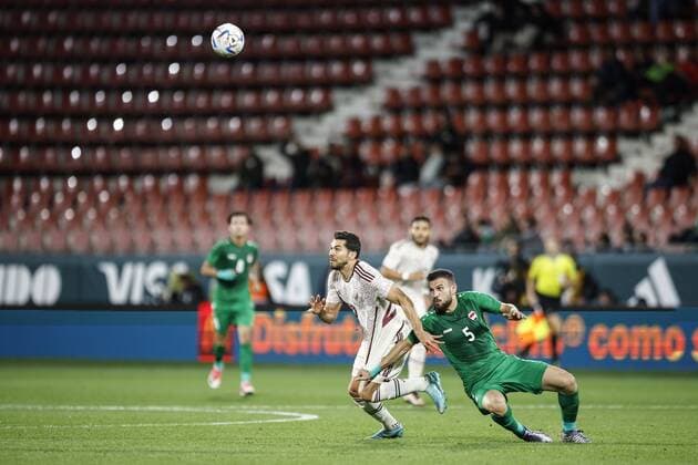RECORD DATE NOT STATED Seleccion Mexicana 2022 Mexico vs Irak (L-R); Henry Martin of Mexico and Ali Faez Atiyah of Iraq during the game Mexico (Mexican national team, Nationalteam vs Iraq, friendly match of preparation prior to the start of the FIFA World Cup, WM, Weltmeisterschaft, Fussball Qatar 2022, at Montilivi Municipal Stadium, on November 9, 2022. <br><br> (I-D), Henry Martin de Mexico y Ali Faez Atiyah de irak durante el partido Mexico (Seleccion Nacional Mexicana) vs Irak,amistoso de preparacion previo al inicio de la Copa Mundial de la FIFA Qatar 2022, en el Estadio Municipal de Montilivi, el 9 de noviembre de 2022. GIRONA ESPANA ESPANA Copyright: xXavixBonillax 20221109145729_SM_MEX_IRA_MARTIN184