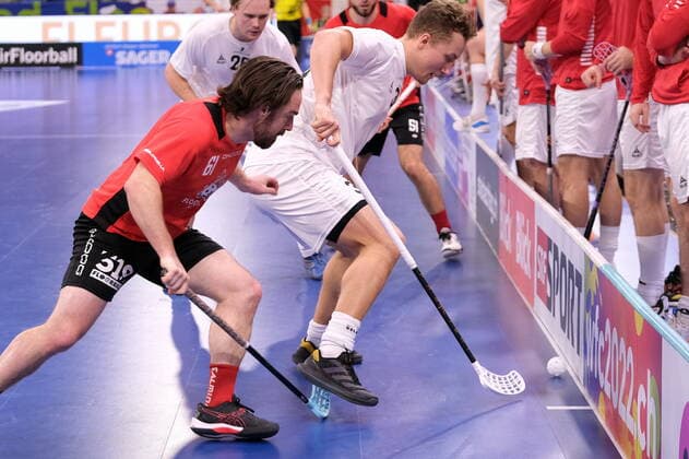 IFF Men s World Floorball Championship 2022 Canada vs Denmark - Canada Forward Matthew Smith (61) and Denmark Forward Eddie Sandberg (36) Winterthur AXA Arena Zürich Schweiz Copyright: xSergioxBrunettix