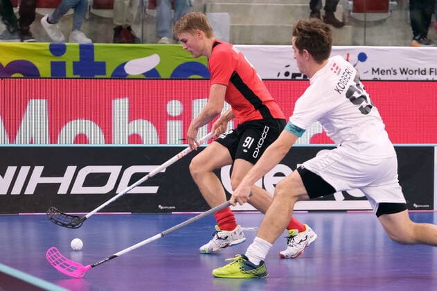 IFF Men s World Floorball Championship 2022 Canada vs Denmark - Canada Forward Valtteri Viitakoski (91) and Denmark Defender Frederik Kobberup (92) Winterthur AXA Arena Zürich Schweiz Copyright: xSergioxBrunettix
