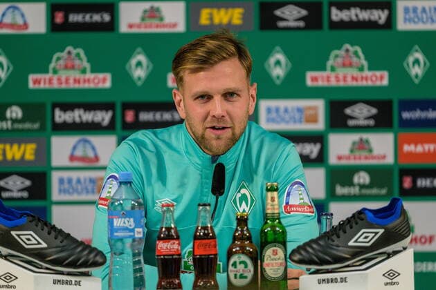 Sport Bilder des Tages GER, 1.FBL, Werder Bremen 10.11.2022, Pressekonferenzraum, Bremen, GER, 1.FBL, Werder Bremen Mixedzone ; am Podium im Medienraum sitzend während einer Mixed Zone. Niclas Füllkrug Fuellkrug (Werder Bremen 11); zu seiner Nominierung zur WM 2022 in Katar *** GER, 1 FBL, Werder Bremen 10 11 2022, press conference room, Bremen, GER, 1 FBL, Werder Bremen mixed zone sitting at podium in media room during a mixed zone Niclas Füllkrug Fuellkrug Werder Bremen 11 on his nomination to the 2022 World Cup in Qatar. nordphotoxGmbHxx xKokenge nph00001