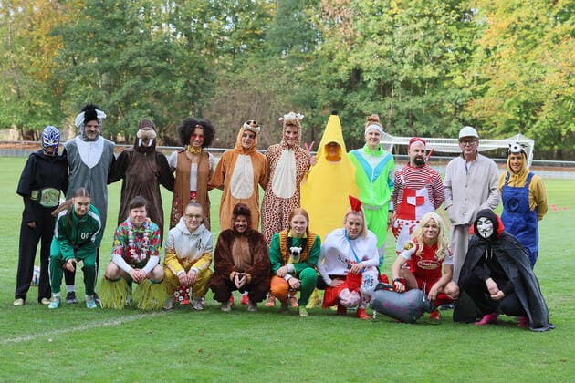 Sports 1 FC Cologne, football women, 1 Bundesliga, carnival training, 2 from right standing, group photo with Markus Rejek 1 FC Cologne , picture , 11 11 2022