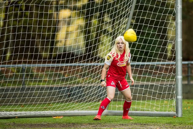 FLYERALARM womens soccer league, 1 FC Koeln training in costume 11 11 2022 Alicia Gudorf 12, 1 FC Koeln dressed as Mandy Islacker 8, 1 FC Koeln in goal FLYERALARM womens soccer league, 1 FC Koeln training in costume, Koeln, Geissbockheim Copyright: xBEAUTIFULxSPORTS Wunderlx