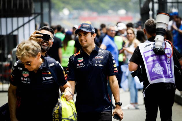 Primeiro dia de treino do GP F1 2022 SP SÃO PAULO, SP - 11.11.2022: PRIMEIRO DIA DE TREINO DO GP F1 2022 SP - First day of free practice of the 2022 Formula 1 Grand Prix at the Interlagos race track, south of the city of São Paulo. In the photo the pilot, Sergio Pérez ? RED BULL, arrives at the racetrack. (Photo: Aloisio Mauricio Fotoarena) x2292398x  AloisioxMauricio