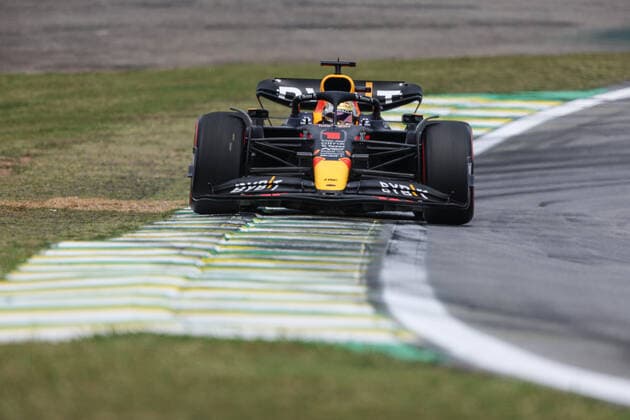 01 VERSTAPPEN Max (nld), Red Bull Racing RB18, action during the Formula 1 Heineken Grande Premio de Sao Paulo 2022, Sao Paulo Grand Prix Grand Prix 2022, 21st round of the 2022 FIA Formula One World Championship, WM, Weltmeisterschaft from November 11 to 13, 2022 on the Interlagos Circuit, in Sao Paulo, Brazil - F1 - SAO PAULO GRAND PRIX 2022 DPPI Panoramic  GOOD3294 copie