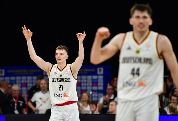BAMBERG 11 11 2022 Basketball World Cup qualifying match Germany vs Finland Justus Hollatz 21, Germany and David Krämer 44, Germany are happy about successful three-point shot Photo Hans Martin Issler isslerimages Brose Bamberg vs FC Bayern München