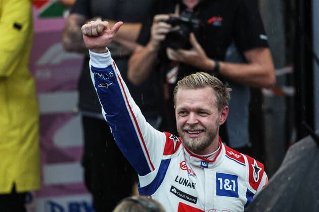 MAGNUSSEN Kevin (den), Haas F1 Team VF-22 Ferrari, portrait celebrates his pole position during the Formula 1 Heineken Grande Premio de Sao Paulo 2022, Sao Paulo Grand Prix Grand Prix 2022, 21st round of the 2022 FIA Formula One World Championship, WM, Weltmeisterschaft from November 11 to 13, 2022 on the Interlagos Circuit, in Sao Paulo, Brazil - F1 - SAO PAULO GRAND PRIX 2022 DPPI Panoramic  GOOD4240 copie