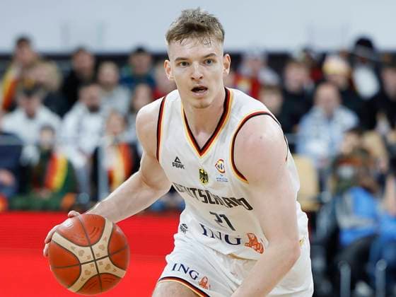 11 11 2022, Germany vs Finland, FIBA Basketball, World Cup Qualifiers, Germany, Bamberg, Brose Arena, In picture from left Justus Hollatz Germany Copyright: HMBxMedia xHeikoxBecker