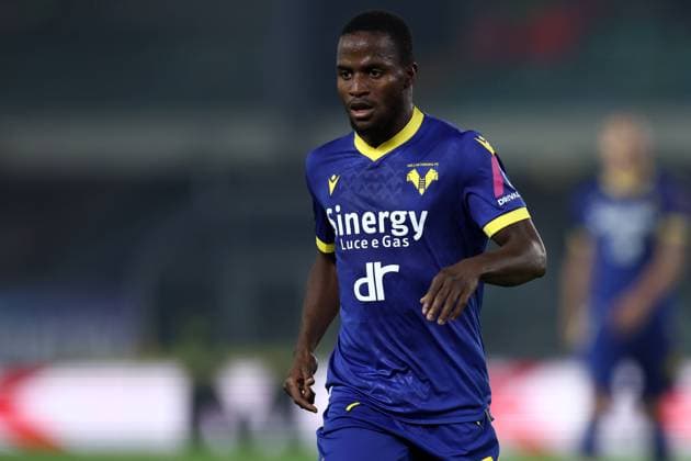 Hellas Verona Fc vs Juventus Fc Yayah Kallon of Hellas Verona Fc looks on during the Serie A match beetween Hellas Verona Fc and Juventus Fc at Marcantonio Bentegodi Stadium on November 10, 2022 in Verona, Italy . Verona Stadio Marcantonio Bentegodi Italy Copyright: xMarcoxCanonierox