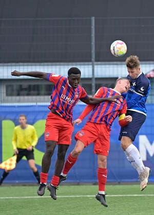 12 11 2022 football season 2022 2023 A Junior Bundesliga Süd Südwest SV Darmstadt 98 1 FC Heidenheim 2 0 header duel v li 3 Seedy Jarju Heidenheim 6 Luka Janes Heidenheim 5 Philipp Hamm Darmstadt photo Peter Henrich Darmstadt Hessen Germany