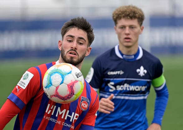 12 11 2022 football season 2022 2023 A Junior Bundesliga South Southwest SV Darmstadt 98 1 FC Heidenheim 2 0 v li 8 Levis Schaber Heidenheim 6 Philipp Sonn Darmstadt photo Peter Henrich Darmstadt Hesse Germany