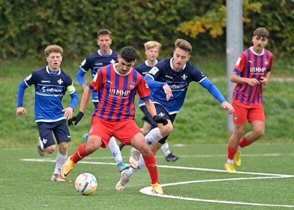 12 11 2022 football season 2022 2023 A Junior Bundesliga South Southwest SV Darmstadt 98 1 FC Heidenheim 2 0 v li 9 Cem Demir Heidenheim 5 Philipp Hamm Darmstadt photo Peter Henrich Darmstadt Hesse Germany