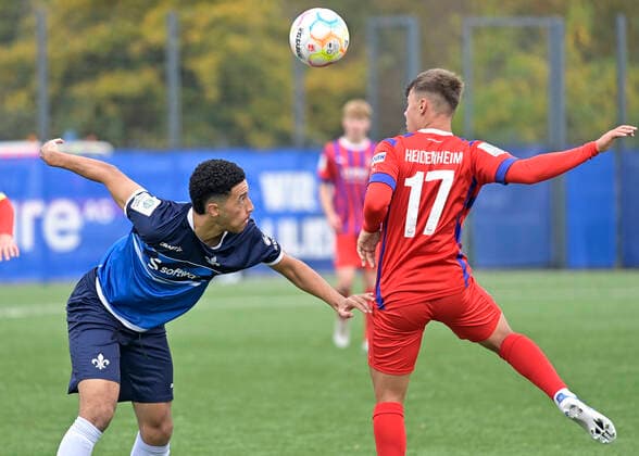12 11 2022 football season 2022 2023 A Junior Bundesliga South Southwest SV Darmstadt 98 1 FC Heidenheim 2 0 v li 27 Francis Mbassi Darmstadt 17 Christopher Negele Heidenheim photo Peter Henrich Darmstadt Hesse Germany