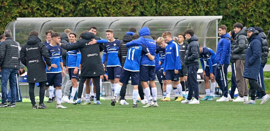 12 11 2022 football season 2022 2023 A Junior Bundesliga Süd Südwest SV Darmstadt 98 1 FC Heidenheim 2 0 cheer home win photo Peter Henrich Darmstadt Hessen Germany