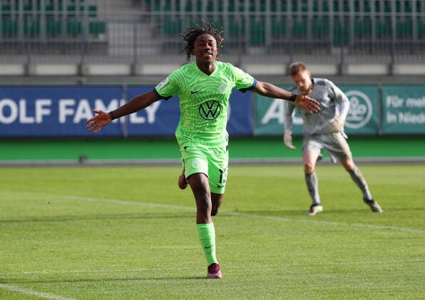 VfL vs HSV, A Junioren BL Wolfsburg, 12 11 2022, FUßBALL VfL Wolfsburg U19 vs Hamburger SV U19, A Junioren Bundesliga Nord Nordost, Saison 2022 23 Joao Pinto VfL Wolfsburg U19 cheers after his goal to 1 0 Wolfsburg