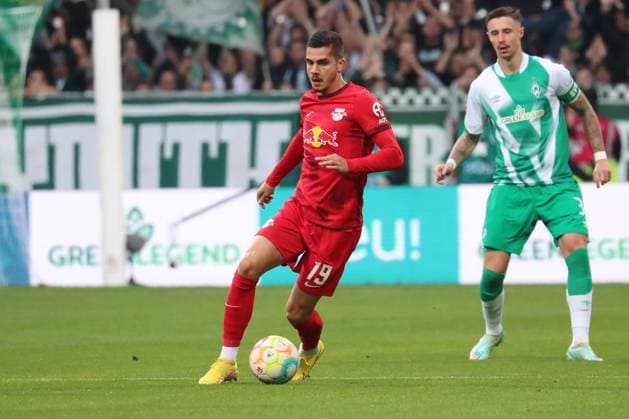 12 11 2022, xgox, football 1 Bundesliga, SV Werder Bremen RB Leipzig emspor, v l Andre Silva Leipzig, 19 on the ball, plays the ball DFL DFB REGULATES PROHIBIT ANY USE OF PHOTOGRAPHS as IMAGE SEQUENCES and or QUASI VIDEO Bremen
