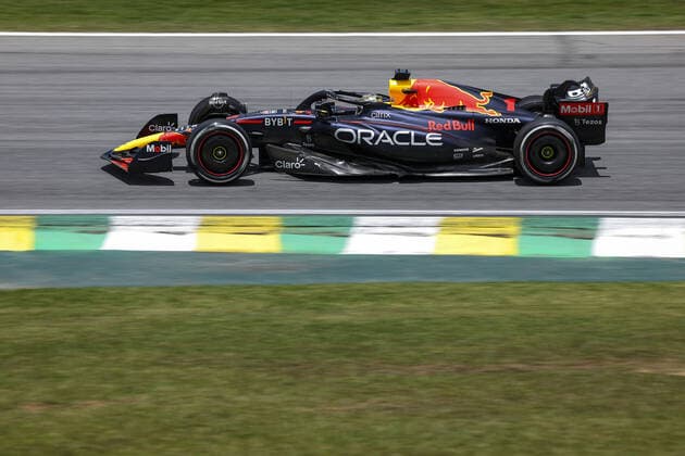 01 VERSTAPPEN Max (nld), Red Bull Racing RB18, action during the Formula 1 Heineken Grande Premio de Sao Paulo 2022, Sao Paulo Grand Prix Grand Prix 2022, 21st round of the 2022 FIA Formula One World Championship, WM, Weltmeisterschaft from November 11 to 13, 2022 on the Interlagos Circuit, in Sao Paulo, Brazil - F1 - SAO PAULO GRAND PRIX 2022 DPPI Panoramic  G00D3838