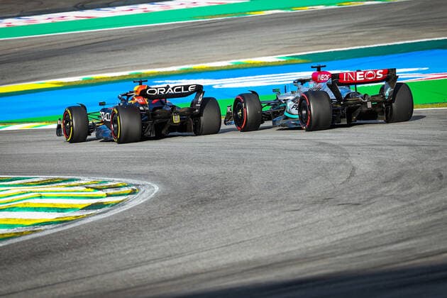 63 RUSSELL George (gbr), Mercedes AMG F1 Team W13, 01 VERSTAPPEN Max (nld), Red Bull Racing RB18, action during the Formula 1 Heineken Grande Premio de Sao Paulo 2022, Sao Paulo Grand Prix Grand Prix 2022, 21st round of the 2022 FIA Formula One World Championship, WM, Weltmeisterschaft from November 11 to 13, 2022 on the Interlagos Circuit, in Sao Paulo, Brazil - F1 - SAO PAULO GRAND PRIX 2022 DPPI Panoramic 20221112_G00D4950