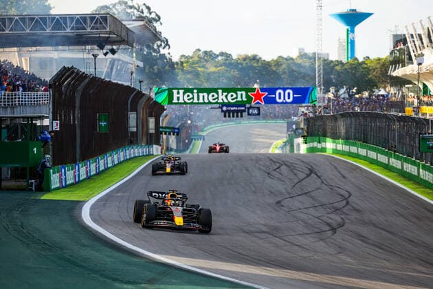 01 VERSTAPPEN Max (nld), Red Bull Racing RB18, 11 PEREZ Sergio (mex), Red Bull Racing RB18, action during the Formula 1 Heineken Grande Premio de Sao Paulo 2022, Sao Paulo Grand Prix Grand Prix 2022, 21st round of the 2022 FIA Formula One World Championship, WM, Weltmeisterschaft from November 11 to 13, 2022 on the Interlagos Circuit, in Sao Paulo, Brazil - F1 - SAO PAULO GRAND PRIX 2022 DPPI Panoramic 20221112_G00D5271