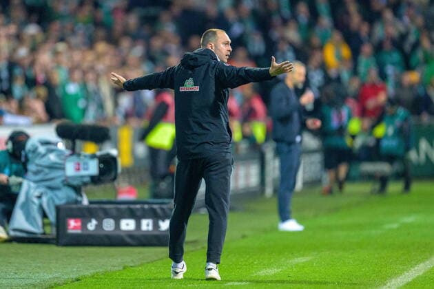 GER, 1 FBL, SV Werder Bremen vs RB Leipzig 12 11 2022, wohninvest Weserstadion, Bremen, GER, 1 FBL, SV Werder Bremen vs RB Leipzig in picture Ole Werner SV Werder Bremen coach gestures, facial expressions, emotions in the coching zone on the sidelines, angry at the referee for div decisions nordphotoxGmbHxx xKokenge nph00001