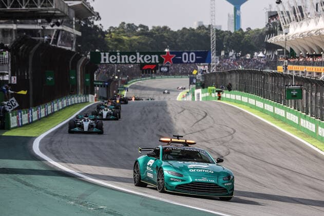 Safety car during the Formula 1 Heineken Grande Premio de Sao Paulo 2022, Sao Paulo Grand Prix Grand Prix 2022, 21st round of the 2022 FIA Formula One World Championship, WM, Weltmeisterschaft from November 11 to 13, 2022 on the Interlagos Circuit, in Sao Paulo, Brazil - F1 - SAO PAULO GRAND PRIX 2022 - RACE DPPI Panoramic  AV6_4747 copie