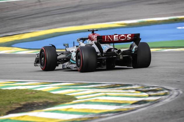 63 RUSSELL George (gbr), Mercedes AMG F1 Team W13, action during the Formula 1 Heineken Grande Premio de Sao Paulo 2022, Sao Paulo Grand Prix Grand Prix 2022, 21st round of the 2022 FIA Formula One World Championship, WM, Weltmeisterschaft from November 11 to 13, 2022 on the Interlagos Circuit, in Sao Paulo, Brazil - F1 - SAO PAULO GRAND PRIX 2022 - RACE DPPI Panoramic  _V2_1392 copie